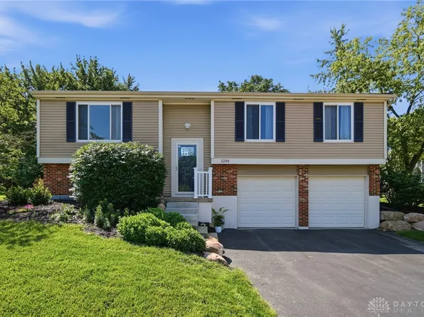 2208 Pinebrooke Ct, Miamisburg, OH 45342