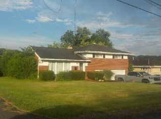 445 Toledo Dr, New Kensington, PA