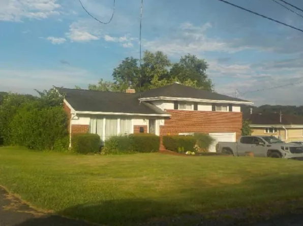 445 Toledo Dr, New Kensington, PA 15068