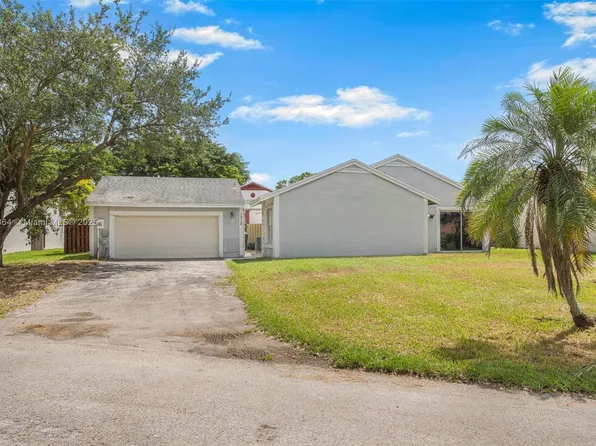1312 N Quetzal Ct, Homestead, FL 33035