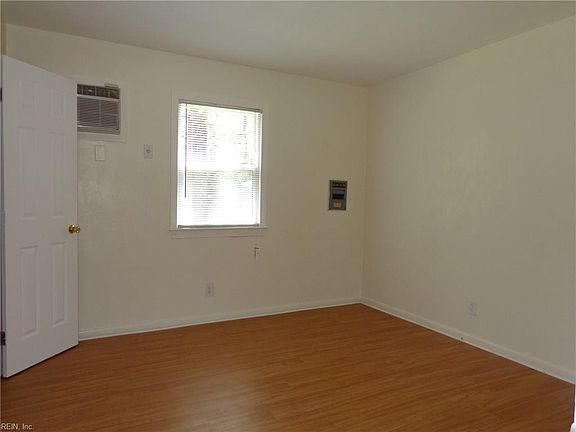 5th image of 9616 1st Bay St APT 2