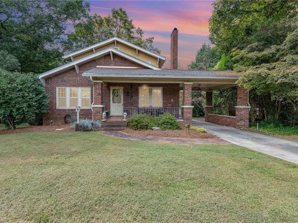 1107 New Garden Rd, Greensboro, NC 27410