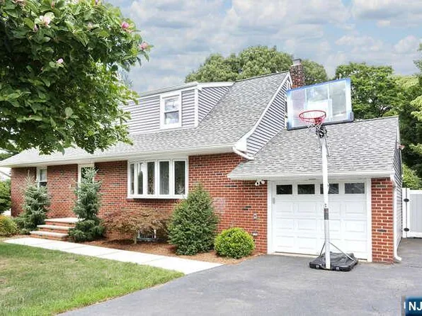 2 Hartland Ave, Emerson, NJ 07630