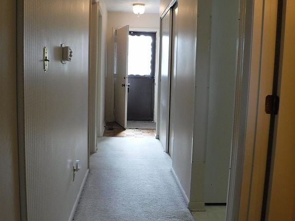 5th image of 4055 Gateway Dr