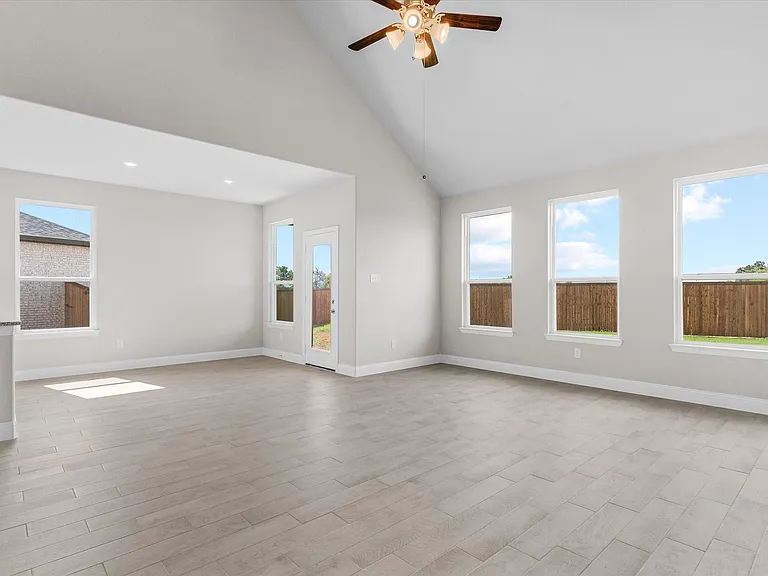 401 Parrino Pkwy — Photo 7