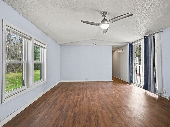 3rd image of 1005 Sharps Rd