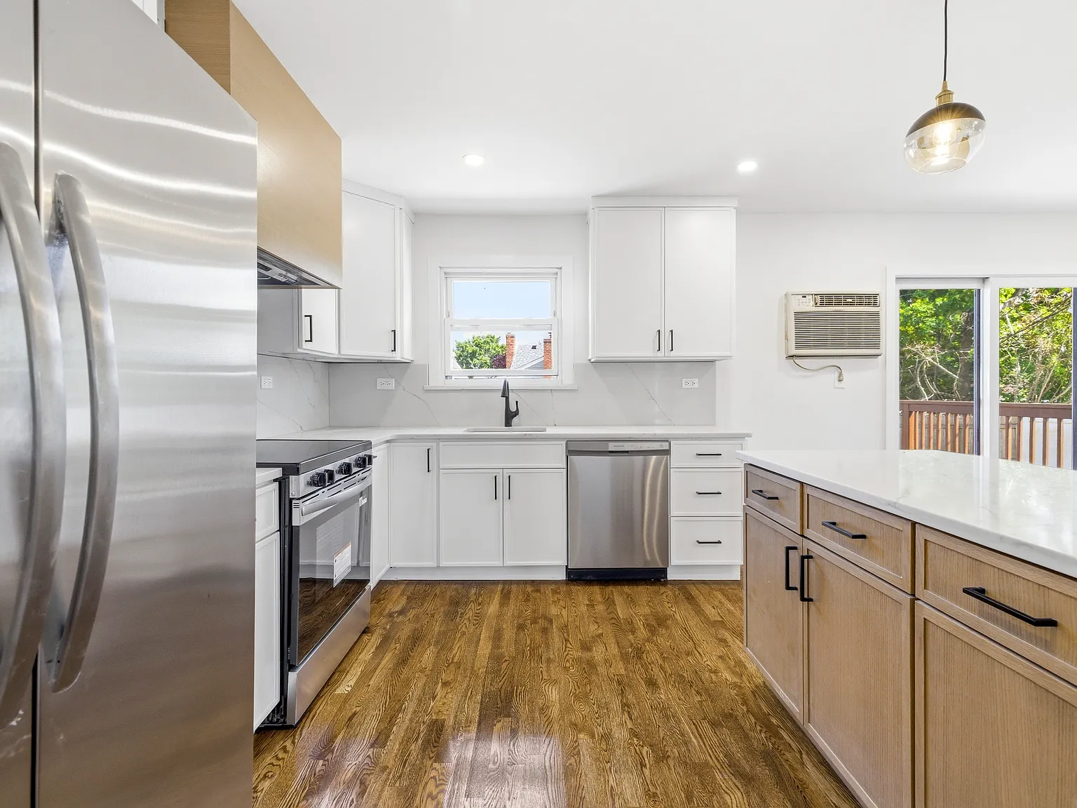 3 bed, 2293 sqft, $6,000 — Photo 2