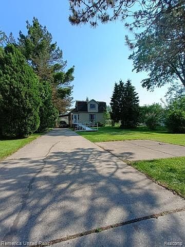 1st image of 435 Riverbank St