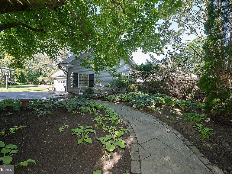 101 E Brookhaven Rd — Photo 125