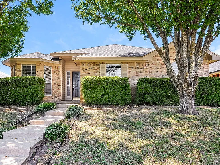 1040 Glencrest Dr — Photo 1