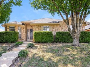 1040 Glencrest Dr, Cedar Hill, TX 75104