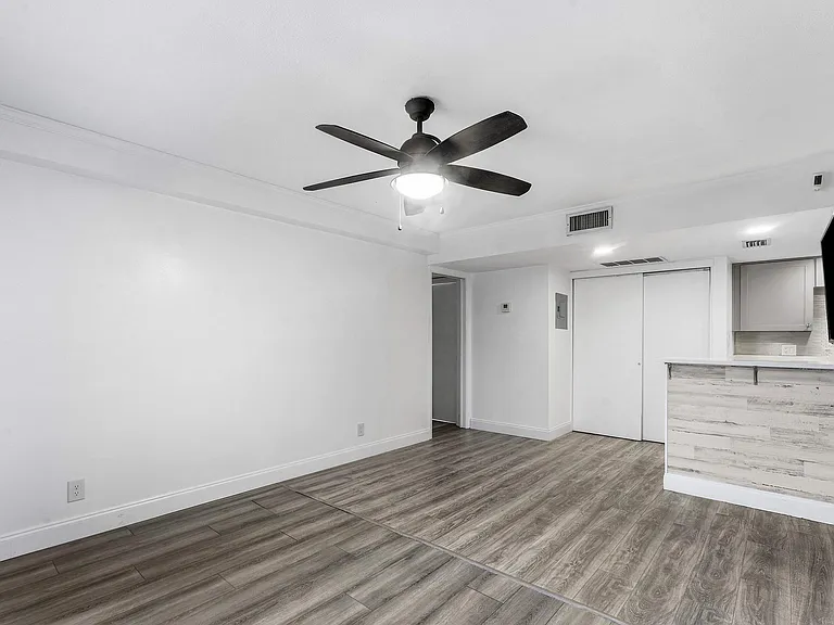 612 Executive Center Dr #107 — Photo 12