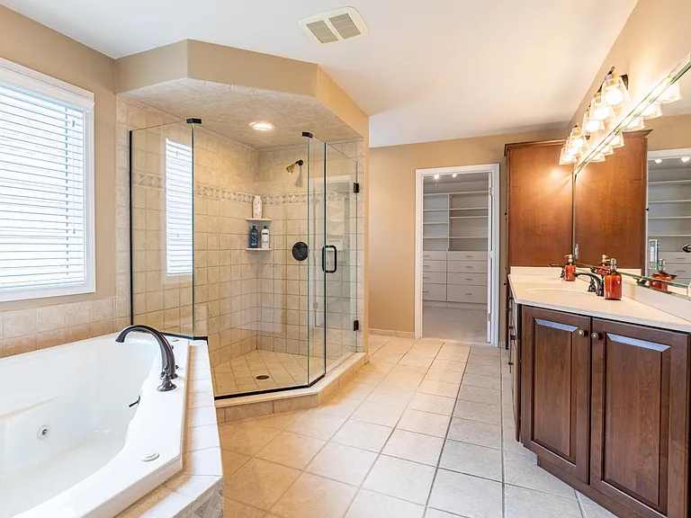 1181 Davis Ave — Photo 24