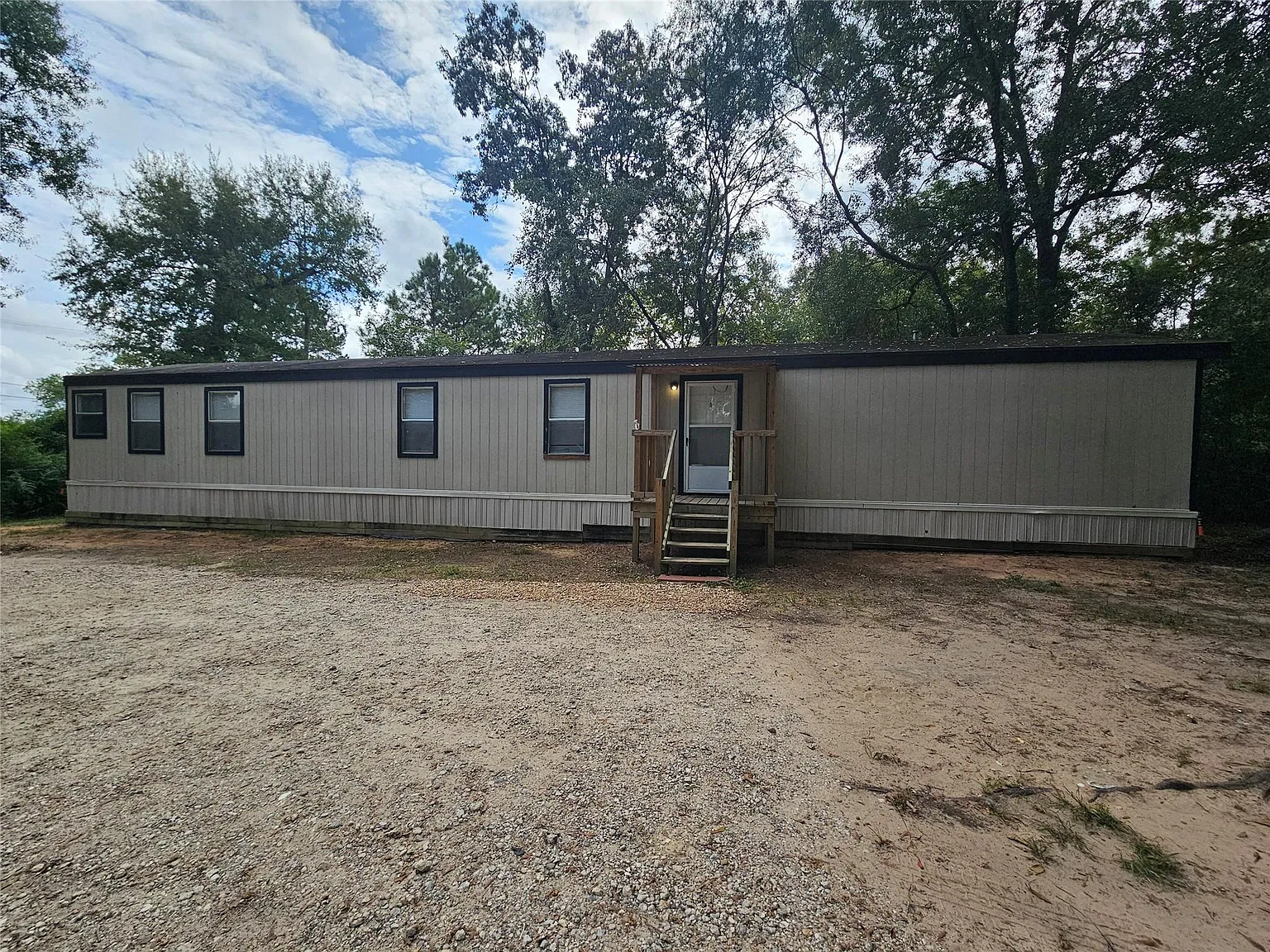 3 bed, 2.0 bath, 1330 sqft, $1,300 — Photo 1