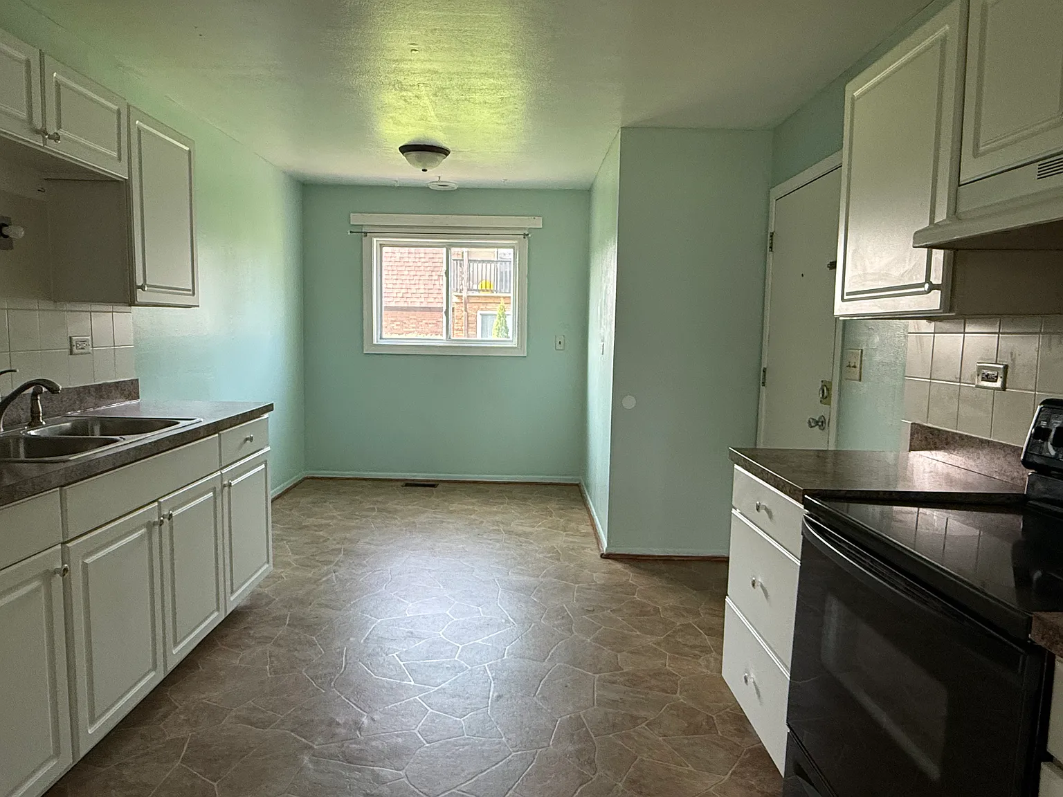 2 bed, 825 sqft, $1,400 — Photo 4