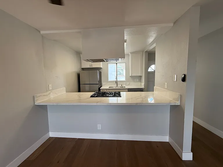 755 Gaviota Ave — Photo 3
