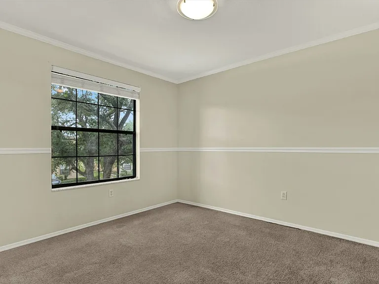 2630 Edgewater Falls Dr — Photo 11