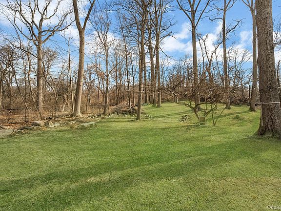 2nd image of 11 Meadowlark Road