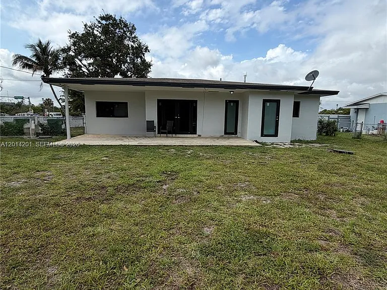 1410 NW 199th St — Photo 15
