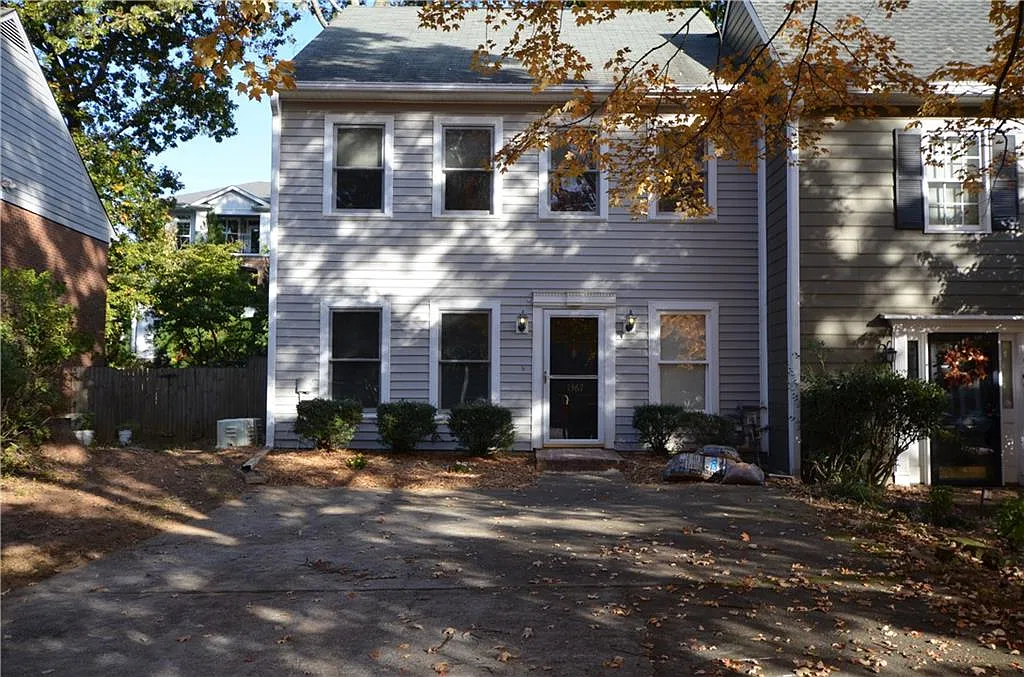 2 bed, 2.5 bath, 1632 sqft, $1,950 — Photo 2