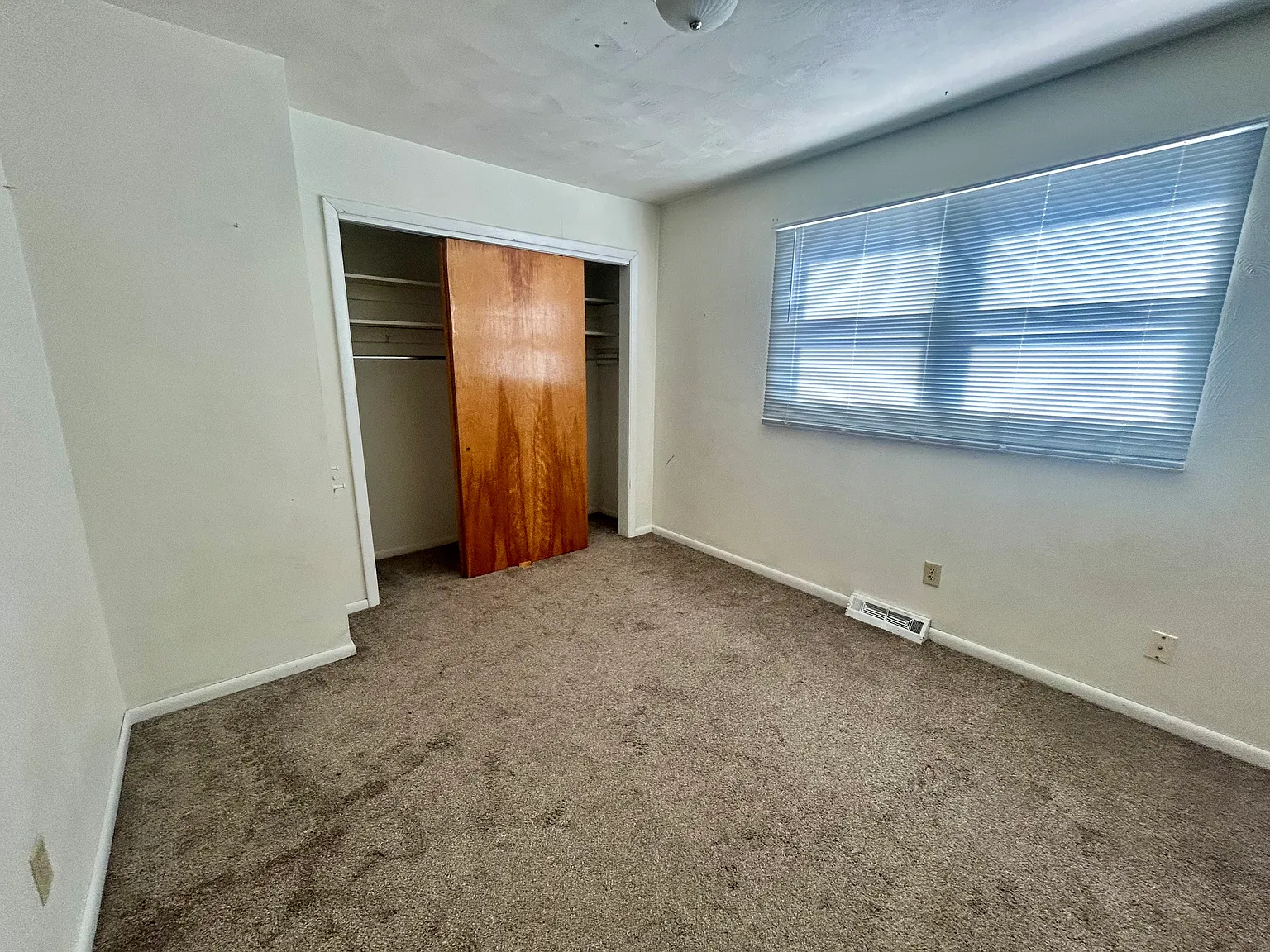 435 W 10th St — Photo 4