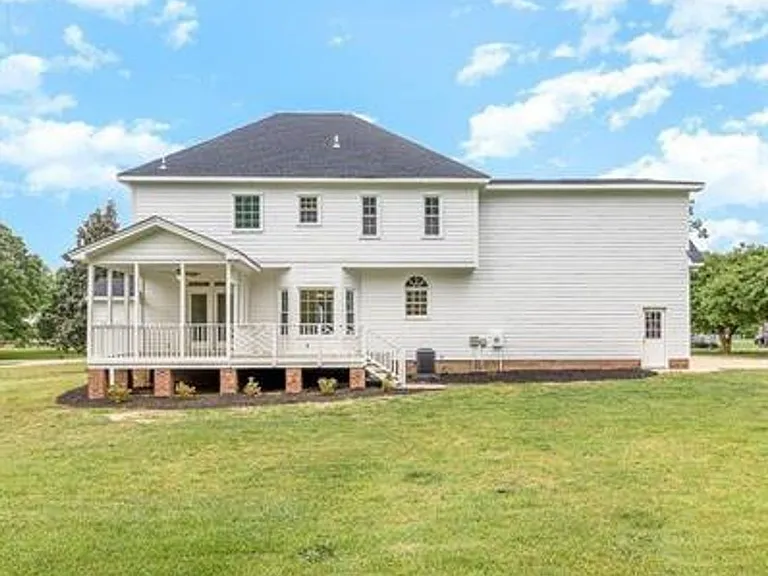 113 Ashton Ln — Photo 17