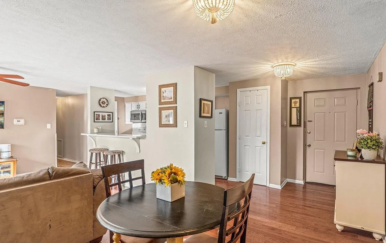 2 bed, 1011 sqft, $2,250 — Photo 3