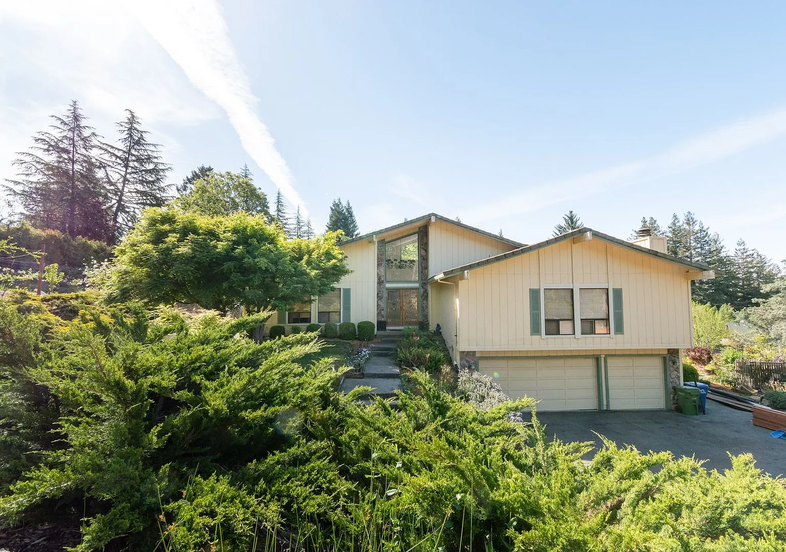 Los Gatos Mountain Living at its Best! Gated 1 Acre lot! Spacious 5 bedroom House! Pool! — Photo 3