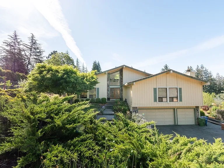 22688 Riva Ridge Rd — Photo 3