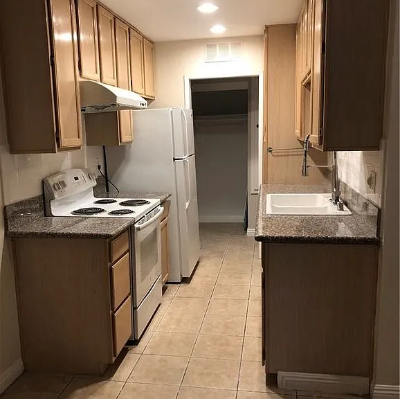 339 S Catalina Ave #117 — Photo 4