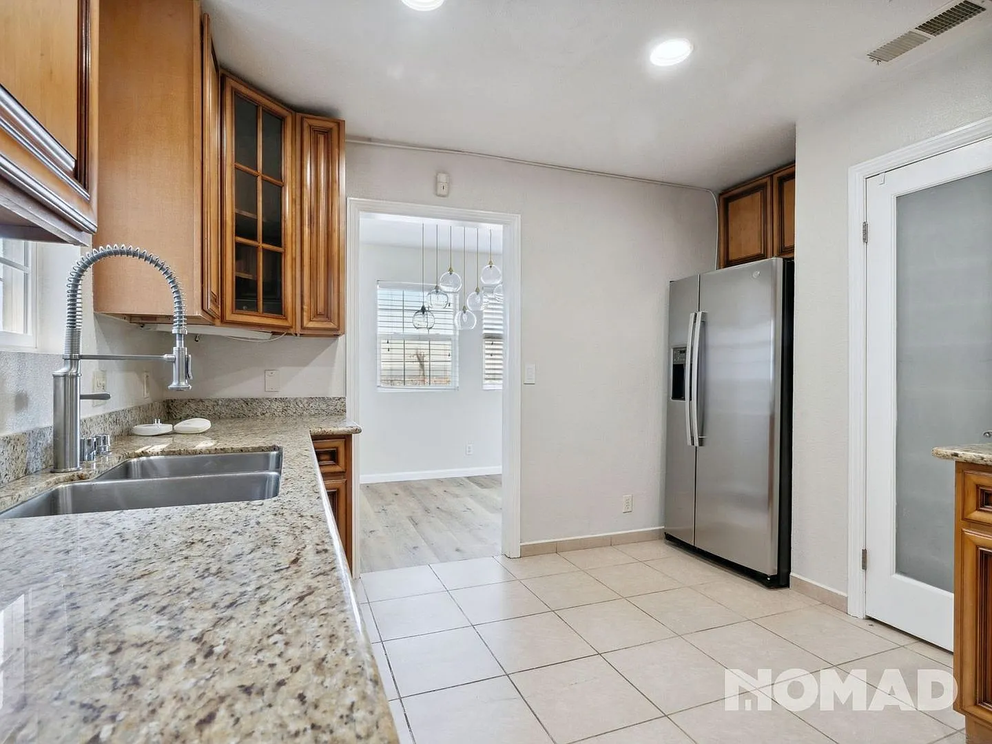 3 Bedroom Single Family Home in Oakland — Photo 4