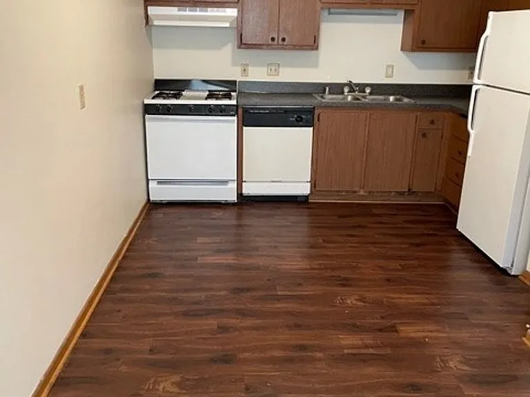 Garden Circle Apartments — Photo 14