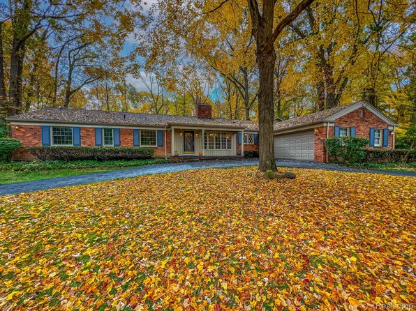 28303 Forestbrook Dr, Farmington Hills, MI 48334