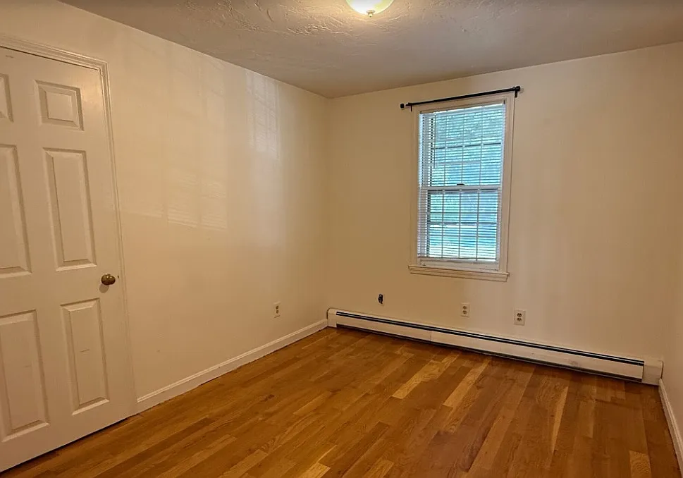 4 bed, 9999 sqft, $4,500 — Photo 4