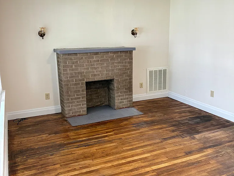 111 Saint Clair Ave — Photo 2