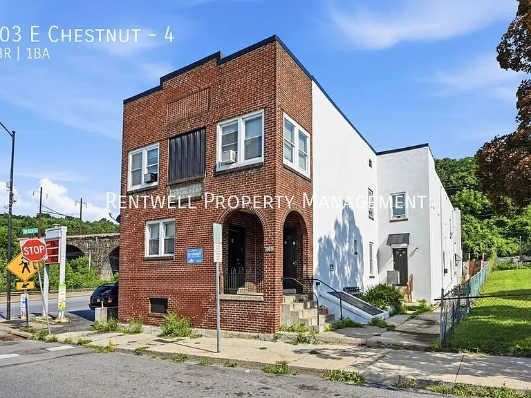 103 E Chestnut St #4 — Photo 2