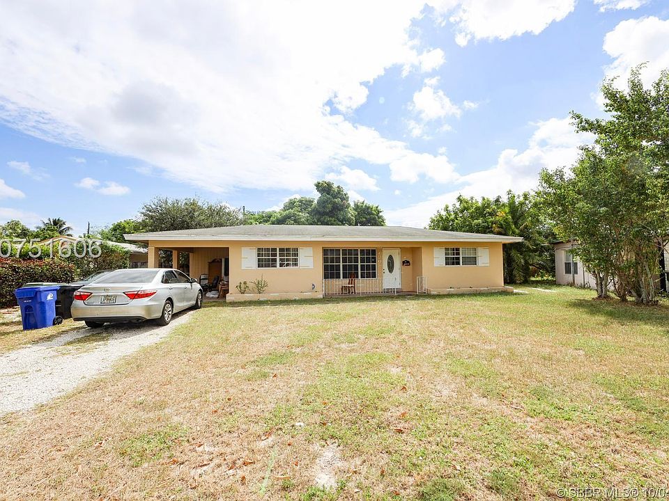 1st image of 670 E Melrose Cir