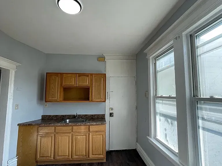 21 Vail St #3R — Photo 6
