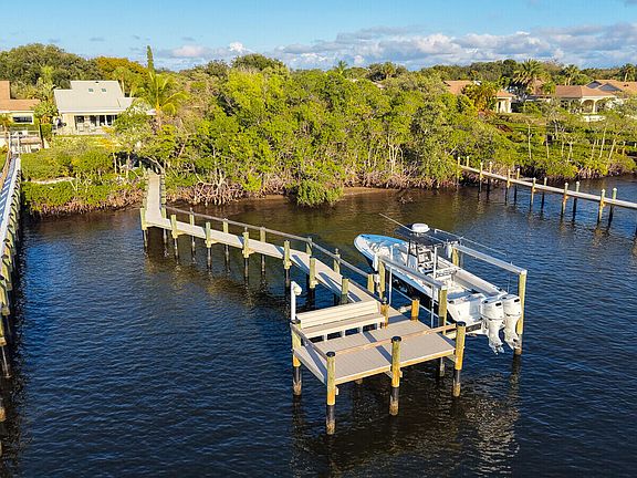 3rd image of 352 River Edge Road