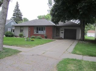 206 W Main St, Menno, SD 57045