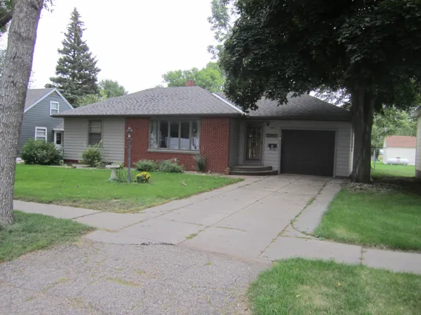 206 W Main St, Menno, SD 57045