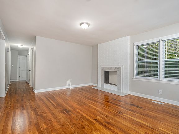 2nd image of 2860 Landsdowne Dr