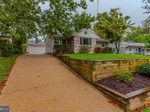 1202 Brooke Dr, Rockville, MD 20851