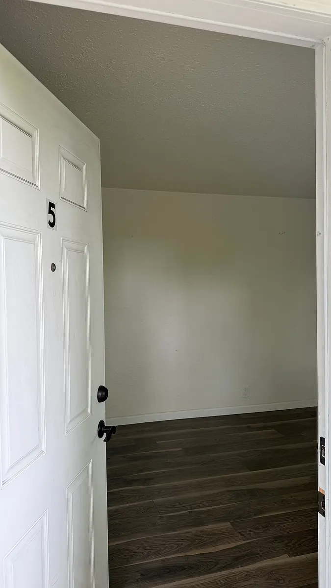 Building Photo - 1100 Windermere Ave #5