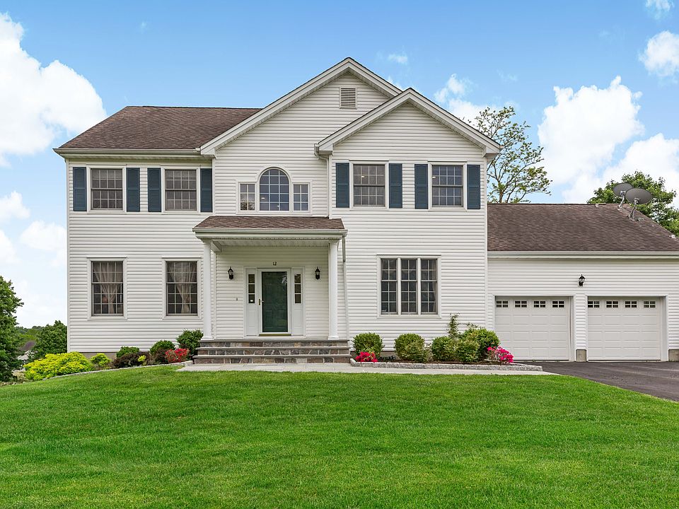 HeatherM-12 Hynard Pl 2nd-02.JPG