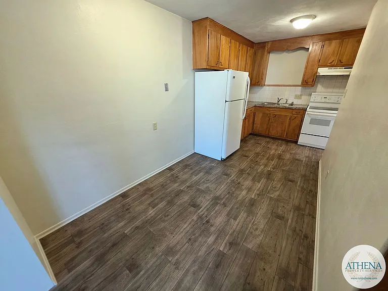 333 N Frederick St — Photo 4