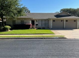 220 Paisano Dr, Victoria, TX 77904