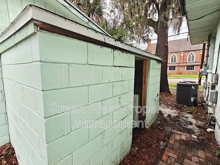 1654 Talbot Ave — Photo 24