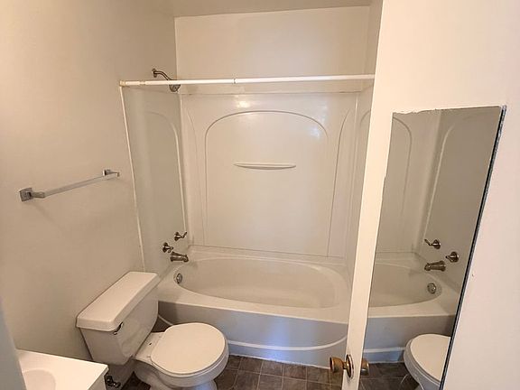 5th image of 2106 E 2nd St APT 7