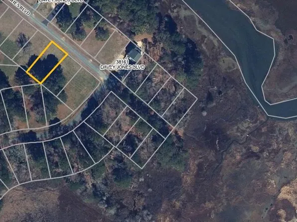 179 Davey Jones Blvd #179, Greenbackville, VA 23356